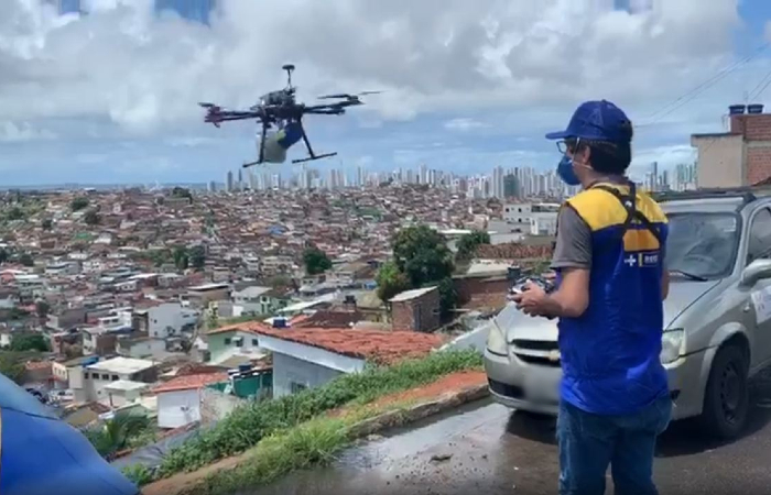 Drones sobrevoam áreas periféricas e de difícil acesso do Recife. (Foto: Divulgação/PCR.) Drones sobrevoam áreas periféricas e de difícil acesso do Recife. (Foto: Divulgação/PCR.)