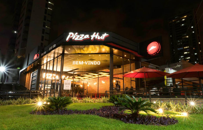 Pizza Hut criou estrutura na frente das unidades para agilizar a retirada no local  (Foto: Arquivo Pessoal)