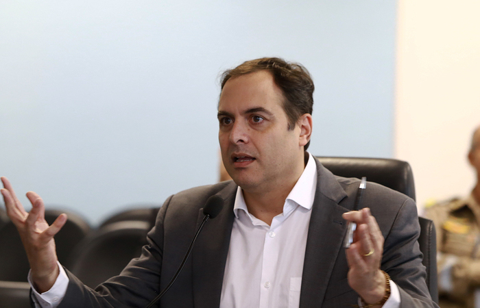 Paulo Câmara oferece ajuda para evitar filas em bancos e pede ...