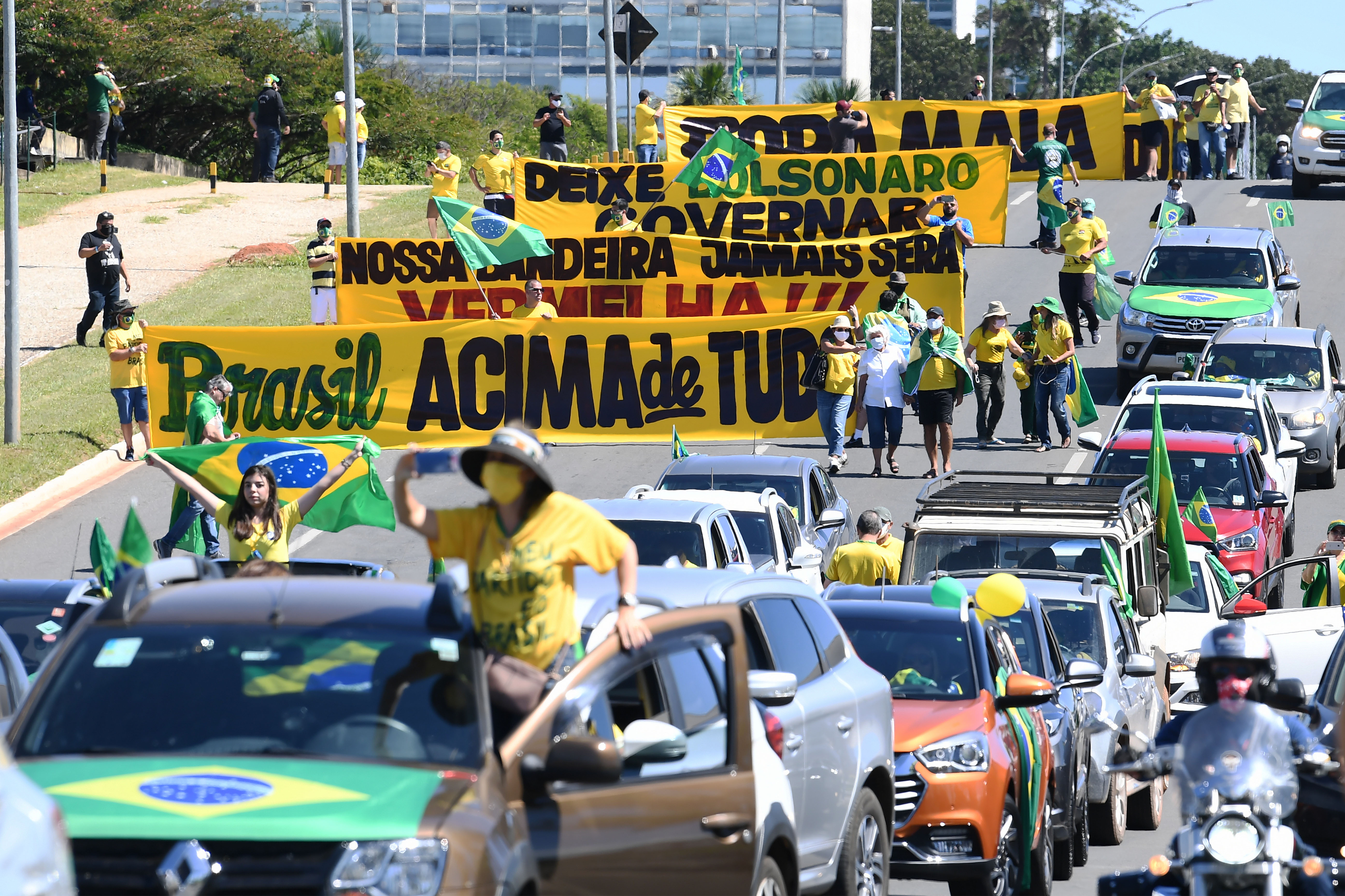 Manifestantes pr-governo fazem ato em Braslia (Evaristo Sa/AFP)