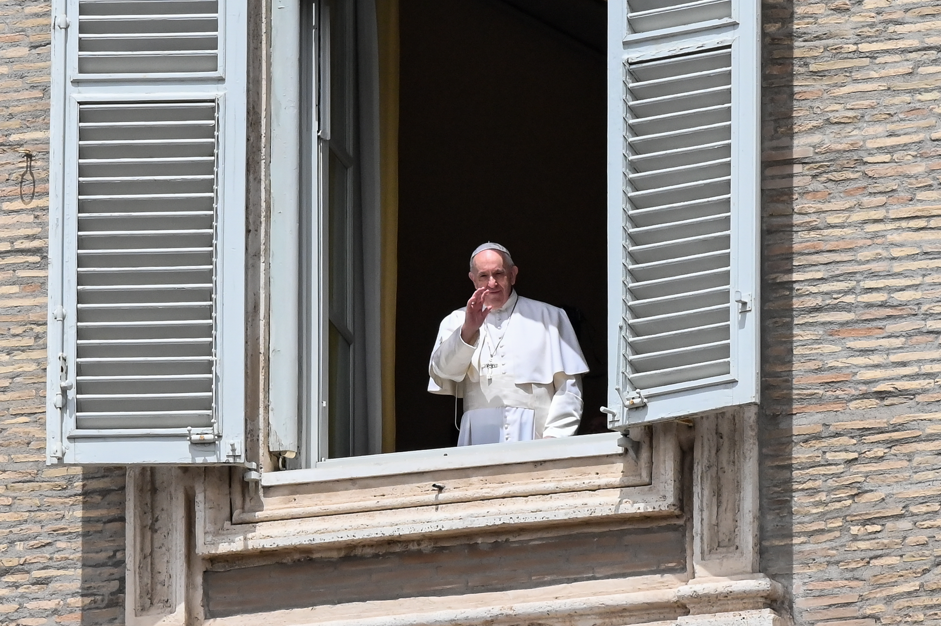 Itália volta a celebrar nesta segunda-feira missa com fiéis presentes. (Foto: Andreas SOLARO/AFP.)