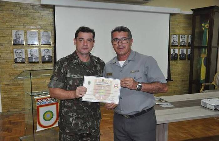 Coronel Luiz Otvio Franco Duarte ( direita) foi nomeado secretrio de ateno especializada em sade. (Foto: Exrcito/Divulgao)