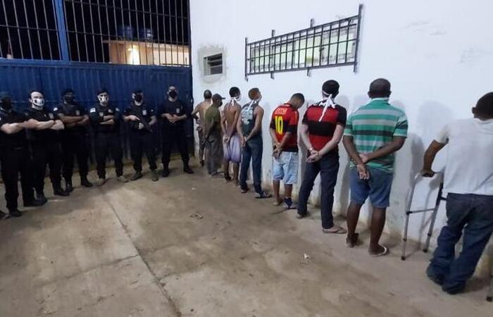 Centro de Monitoramento Eletrnico de Reeducandos detectou em tempo real oito detentos, em diversos bairros do Grande Recife, violando o permetro de incluso (Divulgao/Seres)