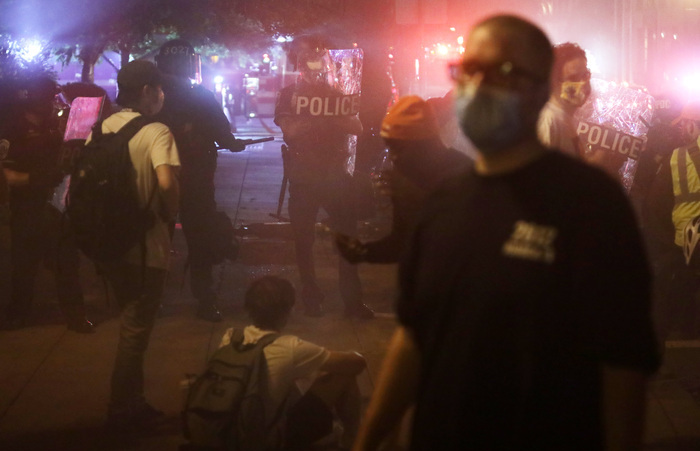 Protesto em Washigton (DC), na madrugada deste domingo (Foto: Alex Wong/AFP )