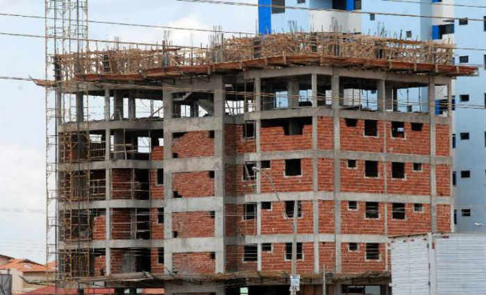 Construo civil ser retomada na prxima segunda-feira com 50% da capacidade. (Foto: Antnio Cruz/Agncia Brasil)