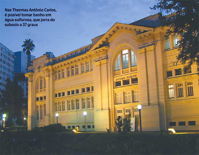 Nas Thermas Antônio Carlos, é possível tomar banho em água sulfurosa, que jorra do subsolo a 37 graus (Prefeitura de Poços de Caldas/divulgação) Nas Thermas Antônio Carlos, é possível tomar banho em água sulfurosa, que jorra do subsolo a 37 graus (Prefeitura de Poços de Caldas/divulgação)