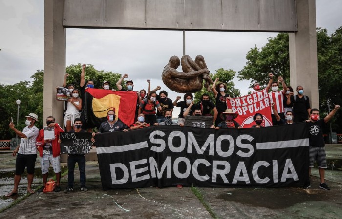 Torcidas organizadas de denominação antifascista organizaram ato contra Bolsonaro (Foto: Paulo Paiva / DP Foto)