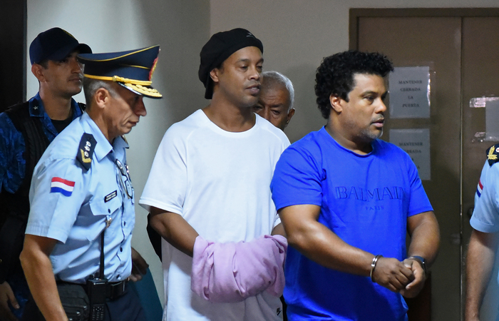 Em maro, Ronaldinho Gacho e seu irmo, Roberto de Assis entraram no Paraguai com documentos falsos (Foto: Norberto Duarte/AFP
)