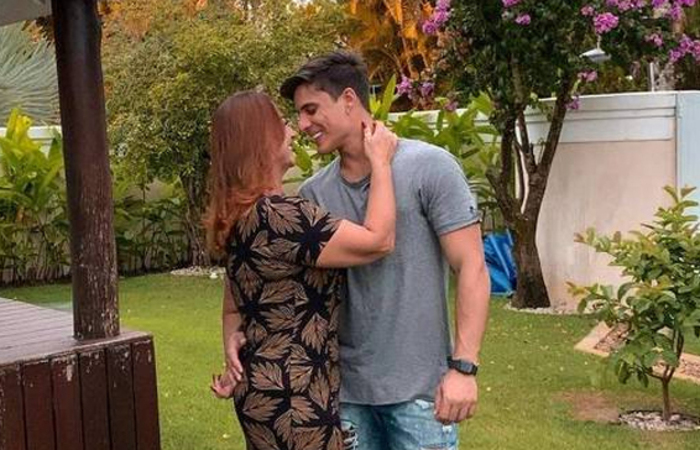 O casal tinha assumido a relao em 11 de abril quando ambos publicaram a mesma imagem nas redes sociais em clima de romance (Foto: Reproduo/Instagram)