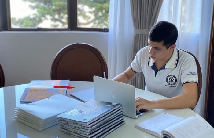 Fernando Montenegro, 15, cursa o primeiro ano do Ensino Mdio no Santa Maria de Boa Viagem (Foto: Cortesia)