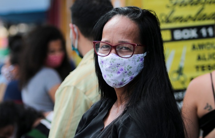 Lêda Oliveira passou três meses saindo apenas para o essencial e agora saiu em busca de um sofá. (Foto: Tarciso Augusto/Esp. DP) Lêda Oliveira passou três meses saindo apenas para o essencial e agora saiu em busca de um sofá. (Foto: Tarciso Augusto/Esp. DP)