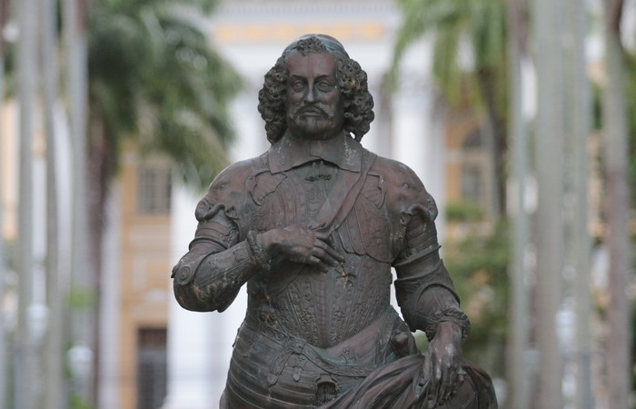 Estátua de Maurício de Nassau, na Praça da República, em Santo Antônio (Foto: Tarciso Augusto/DP Foto) Estátua de Maurício de Nassau, na Praça da República, em Santo Antônio (Foto: Tarciso Augusto/DP Foto)
