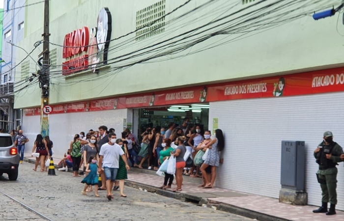Lojas acima de 200 metros quadrados também voltam a funcionar. Houve o anúncio, ainda, da antecipação do retorno para o setor de bares, restaurantes e lanchonetes. (Foto: Procon / Divulgação) Lojas acima de 200 metros quadrados também voltam a funcionar. Houve o anúncio, ainda, da antecipação do retorno para o setor de bares, restaurantes e lanchonetes. (Foto: Procon / Divulgação)