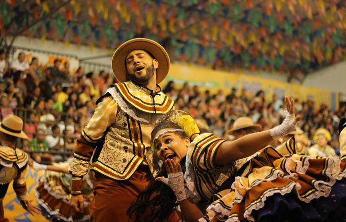 Figurinos e cenrios ficaram por fazer, tecidos previamente comprados se acumularam e ensaios foram impedidos de acontecer.  (Foto: Samuel Calado/DP)