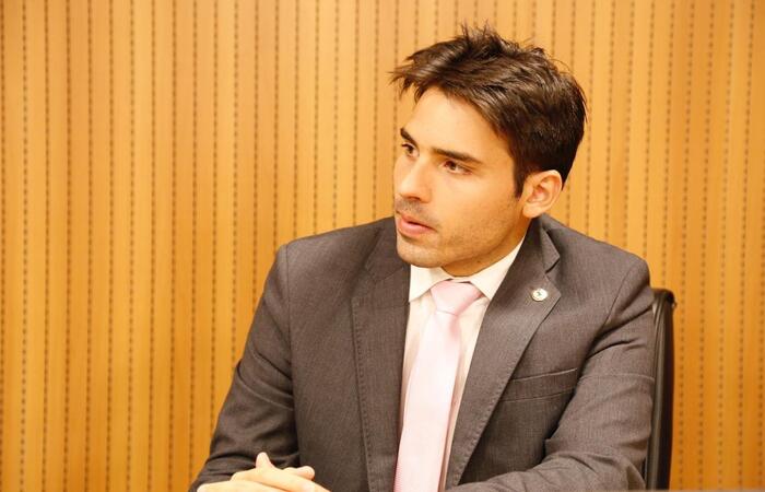 (João Paulo Costa é deputado estadual e autor da proposta de antecipação da lista de materiais escolares)