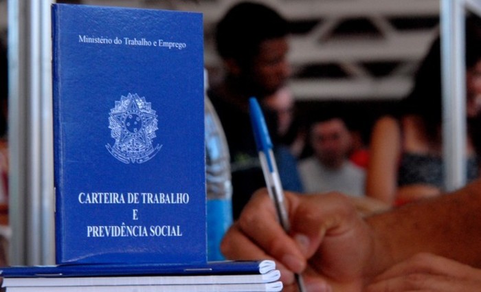 Em Pernambuco, o número de demissões chegou a 23.839, o segundo maior do Nordeste, enquanto 16.887 pessoas foram empregadas. Uma variação negativa de 0,59% (-6.952 postos formais) (Foto: Marcello Casal Jr /Agência Brasil) Em Pernambuco, o número de demissões chegou a 23.839, o segundo maior do Nordeste, enquanto 16.887 pessoas foram empregadas. Uma variação negativa de 0,59% (-6.952 postos formais) (Foto: Marcello Casal Jr /Agência Brasil)