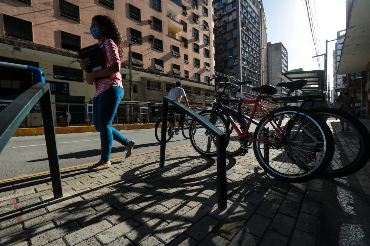 Apesar de bicicletário, não há ciclovias na avenida, só em vias paralelas (Tarciso Augusto/ DP Foto) Apesar de bicicletário, não há ciclovias na avenida, só em vias paralelas (Tarciso Augusto/ DP Foto)