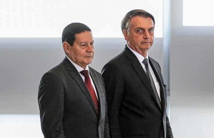 A reabertura da fase de produção de provas é baseada nas ações protocoladas por partidos de oposição para cassar a chapa vencedora das eleições de 2018, composta por Jair Bolsonaro e Hamilton Mourão (Foto: Valter Campanato/Agência Brasil) A reabertura da fase de produção de provas é baseada nas ações protocoladas por partidos de oposição para cassar a chapa vencedora das eleições de 2018, composta por Jair Bolsonaro e Hamilton Mourão (Foto: Valter Campanato/Agência Brasil)
