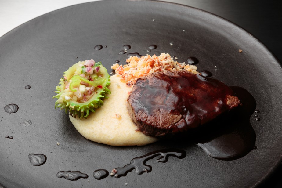 Carne de sol com pirão de queijo coalho, um dos pratos e Gi durante o Mestre do Sabor (Foto: Samuel Kobayashi/Globo)