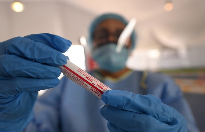 Foi o maior número de mortes pela Covid-19 em um sábado desde o início da pandemia, em março. Com isso, o país chega a marca de 64.365 mortes e 1.578.376 casos confirmados do novo coronavírus. (Foto: KARIM SAHIB / AFP) Foi o maior número de mortes pela Covid-19 em um sábado desde o início da pandemia, em março. Com isso, o país chega a marca de 64.365 mortes e 1.578.376 casos confirmados do novo coronavírus. (Foto: KARIM SAHIB / AFP)