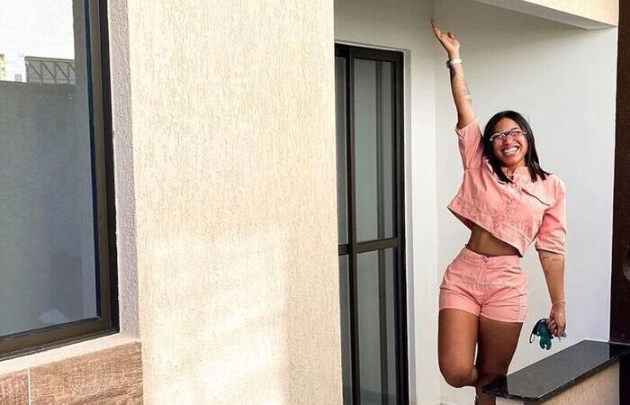 Emylli Thamara comemorando conquista de nova casa (Foto: Instagram/Reproduo)