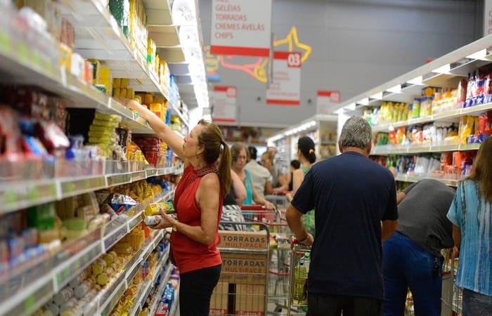 A atividade de hipermercados e supermercados teve alta de 12,9% entre maio de 2019 e maio de 2020. 