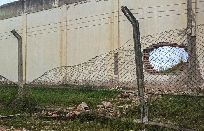 Após explosão de muro, presos fogem da Penitenciária de Limoeiro ...