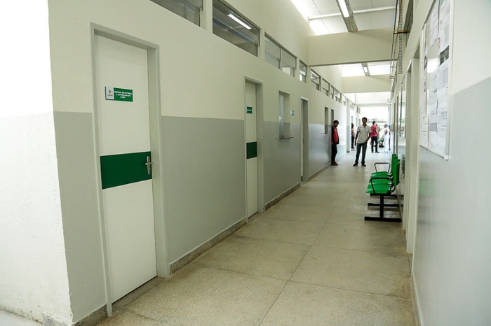 Na foto, a rea interna do Hospital Manoel Afonso. (Foto: Reproduo/Jorge Farias.)