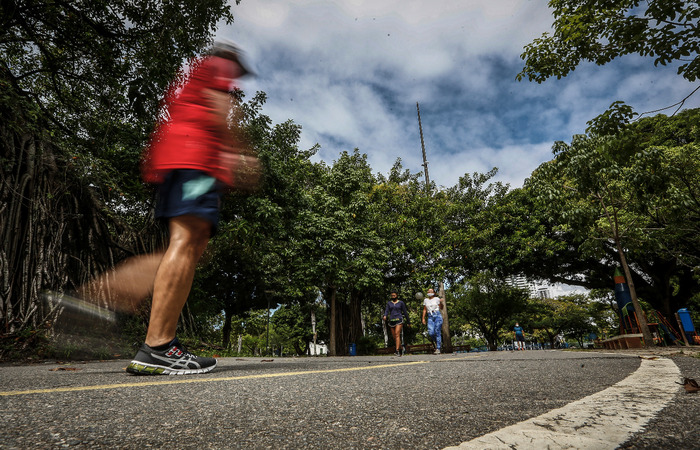 Parques, praias, orlas fluviais e martimas reabriram para retomadas das prticas dos esportes individuais no dia 6 de julho (Paulo Paiva/ Esp DP)