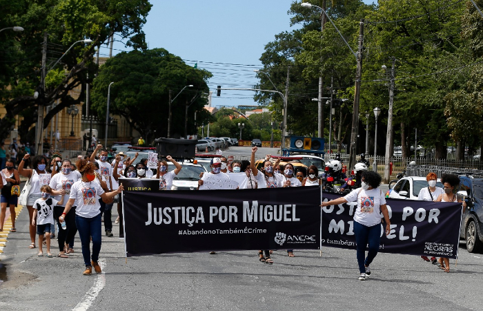 Manifestao comeou por volta das 10h30. (Foto: Leandro de Santana/Esp. DP.)