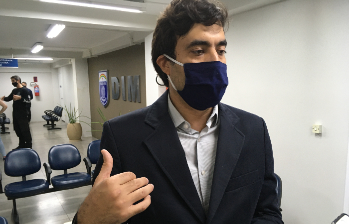 'A prefeitura pagava cerca de R$ 2 milhões por mês, quando deveria ser algo no entorno de R$ 1,6 milhões', conta Edgard Pessoa de Melo, do TCE-PE. (Foto: Diogo Cavalcante/DP.)