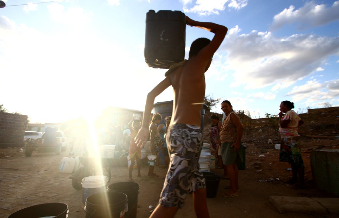 De acordo com a Pesquisa Nacional de Saneamento Bsico, do IBGE, consumo de gua em Pernambuco  menor que a mdia nacional. (Foto: Paulo Paiva/DP.)