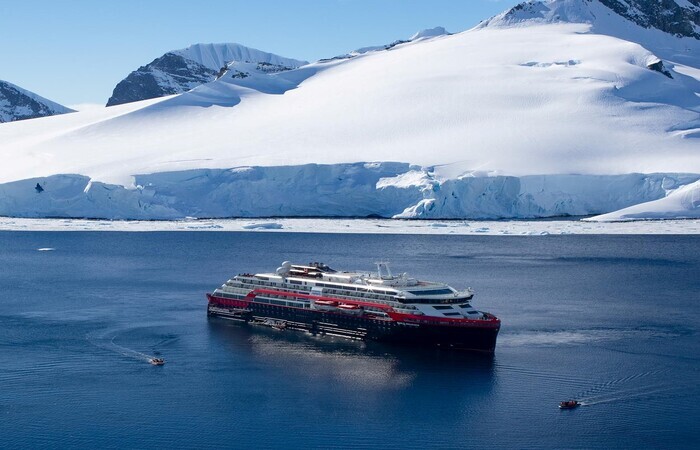  (Navio da MS Roald Amundsen, da empresa de cruzeiros norueguesa Hurtigrute/Divulgao )