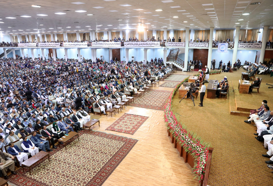 (Assembleia dos Notáveis realizada neste domingo (09). Foto: HANDOUT / Press Office of President of Afghanistan / AFP) (Assembleia dos Notáveis realizada neste domingo (09). Foto: HANDOUT / Press Office of President of Afghanistan / AFP)