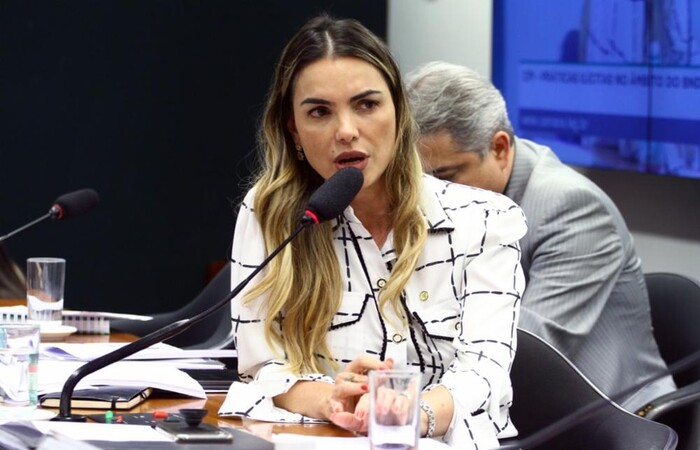 Deputada Paula Belmonte defende tratamento de aplicao de oxignio e oznio em pacientes com Covid-19  (Foto: Vinicius Loures/Cmara dos Deputados)