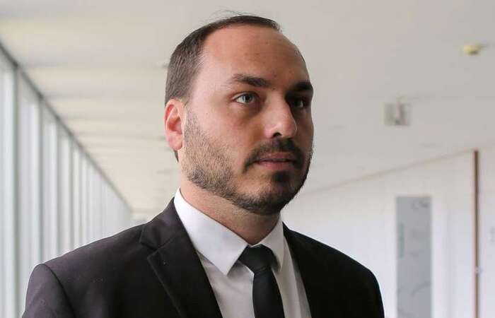 Primeiro mandato de Carlos na Câmara Municipal do Rio de Janeiro foi iniciado em 2001 (Foto: Sérgio Lima/AFP ) Primeiro mandato de Carlos na Câmara Municipal do Rio de Janeiro foi iniciado em 2001 (Foto: Sérgio Lima/AFP )