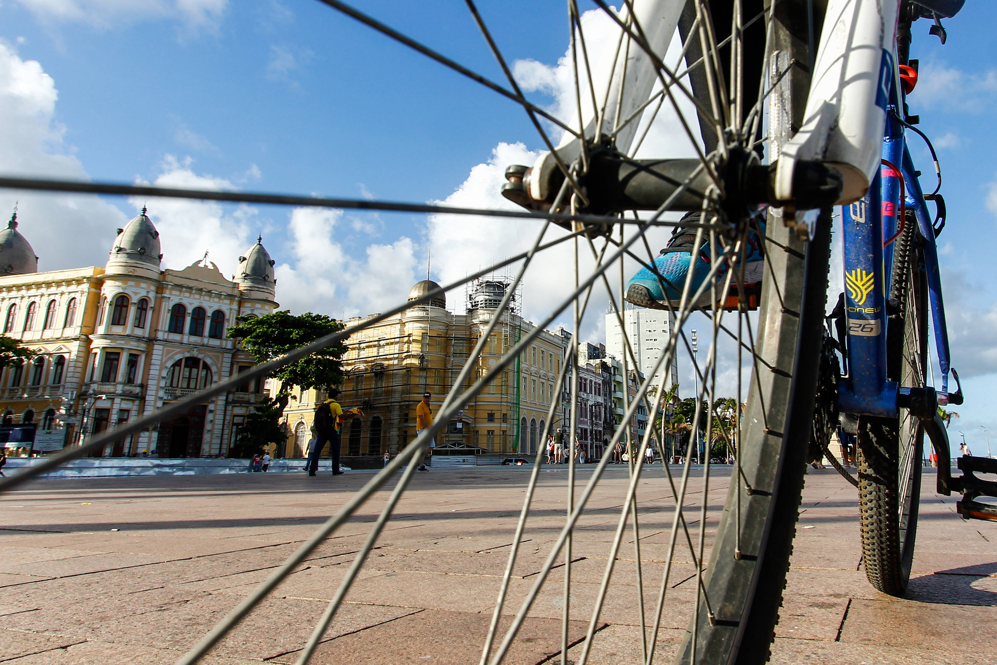 Associao Metropolitana de Ciclistas do Recife - Ameciclo estar  com faixas a partir das 13h em frente  Cmara Municipal do Recife ( Shilton Arajo/Arq DP)