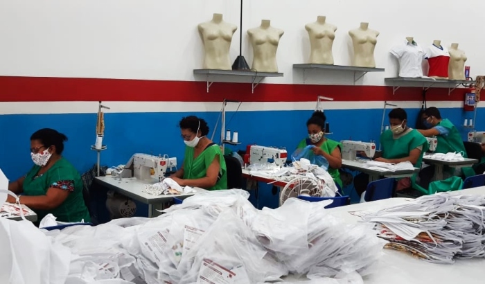 Cooperativa trabalha na fabricação de máscaras de tecido. (Foto: Divulgação.)