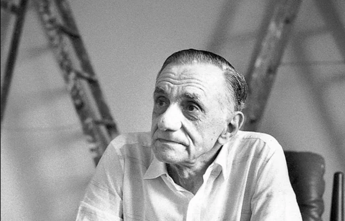 Famosa fotografia de João Cabral de Melo Neto inspirou livro de poeta