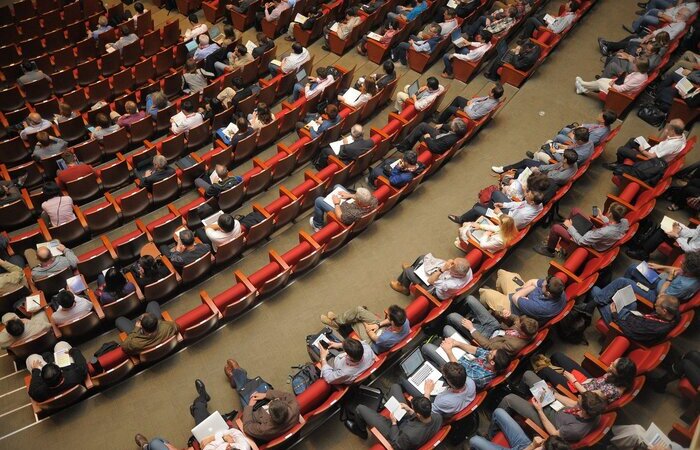 O grupo pede a retomada dos eventos sociais, como encontros, feiras e conferncias (Foto: Pixabay)