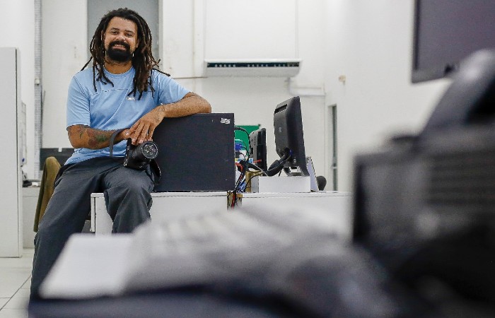 O fotógrafo Peu Ricardo concorre na categoria Fotojornalismo (Foto: Léo Santana / Esp. DP) O fotógrafo Peu Ricardo concorre na categoria Fotojornalismo (Foto: Léo Santana / Esp. DP)