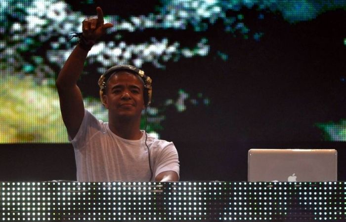 O DJ Erick Morillo durante apresentao no Coachella de 2011 (Foto: Michael Tullberg/Getty Images North America/AFP)