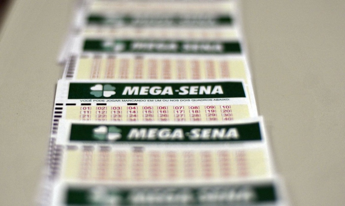 As dezenas sorteadas foram as seguintes: 01-06-21-29-36-59
(Foto: Marcello Casal Jr./Agência Brasil.) As dezenas sorteadas foram as seguintes: 01-06-21-29-36-59
(Foto: Marcello Casal Jr./Agência Brasil.)