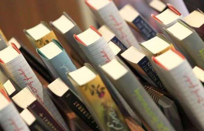 Ao todo, so mais de cinco mil livros e 300 ttulos (Foto: Daniel Roland/AFP
)