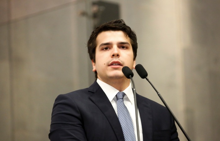 (O deputado estadual Antonio Coelho apresentou o voto nesta quarta-feira em sessão da Alepe. Foto: Divulgação) (O deputado estadual Antonio Coelho apresentou o voto nesta quarta-feira em sessão da Alepe. Foto: Divulgação)
