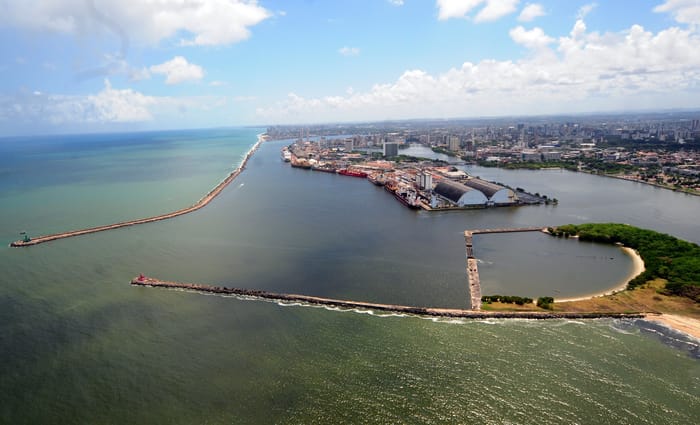 Edital de licitação para obra de dragagem deve sair ainda neste mês, com aporte de R$ 24 milhões. (Foto: Flávio Costa/Porto do Recife/Divulgação) Edital de licitação para obra de dragagem deve sair ainda neste mês, com aporte de R$ 24 milhões. (Foto: Flávio Costa/Porto do Recife/Divulgação)
