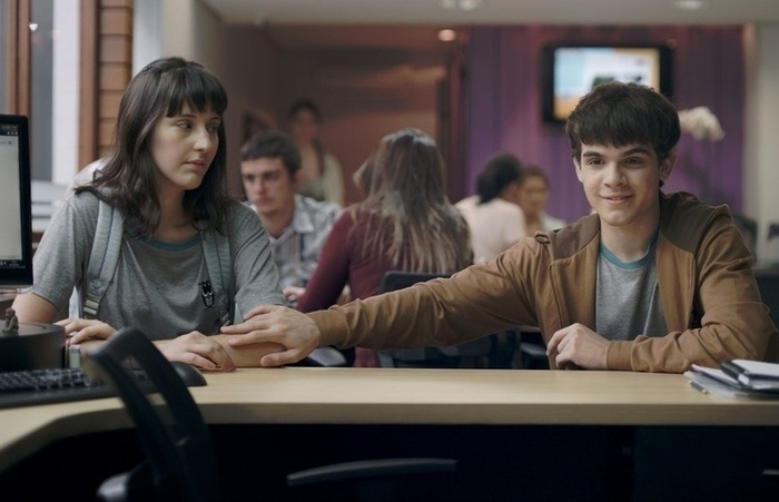 Cena do filme Hoje Eu Quero Voltar Sozinho, com Giovana (Tess Amorim) e Leonardo (Ghilherme Lobo) (Foto: Lacuna Filmes/Divulgação) Cena do filme Hoje Eu Quero Voltar Sozinho, com Giovana (Tess Amorim) e Leonardo (Ghilherme Lobo) (Foto: Lacuna Filmes/Divulgação)