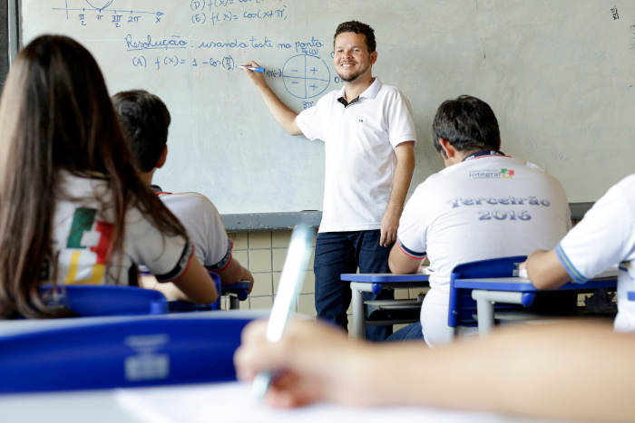 Aulas sero retomadas apenas para o terceiro ano do ensino mdio na primeira etapa. (Foto: Igo Bione/Arquivo DP)