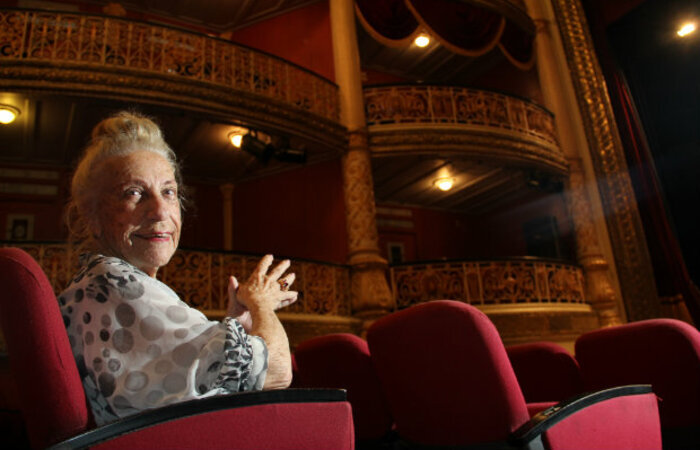 Geninha da Rosa Borges, dama do teatro pernambucano, integra o elenco da pea. Ela  a nica scia-fundadora do TAP viva. (Foto: Arthur de Souza/Arquivo DP)