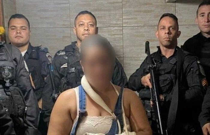 A mulher, ao ser encontrada, apresentava ferimentos por todo o corpo e precisou ser encaminhada ao hospital (Foto: Divulgao/PMERJ)